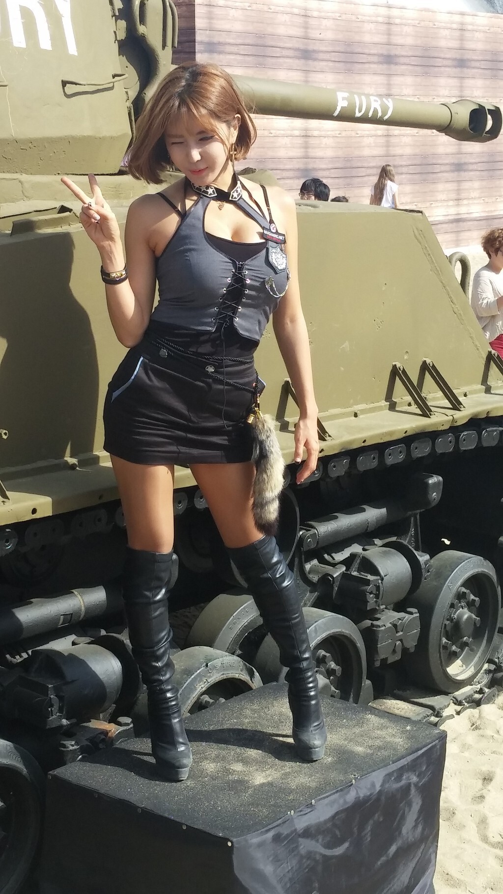 韩国顶级Showgirl许允美 釜山坦克世界 1